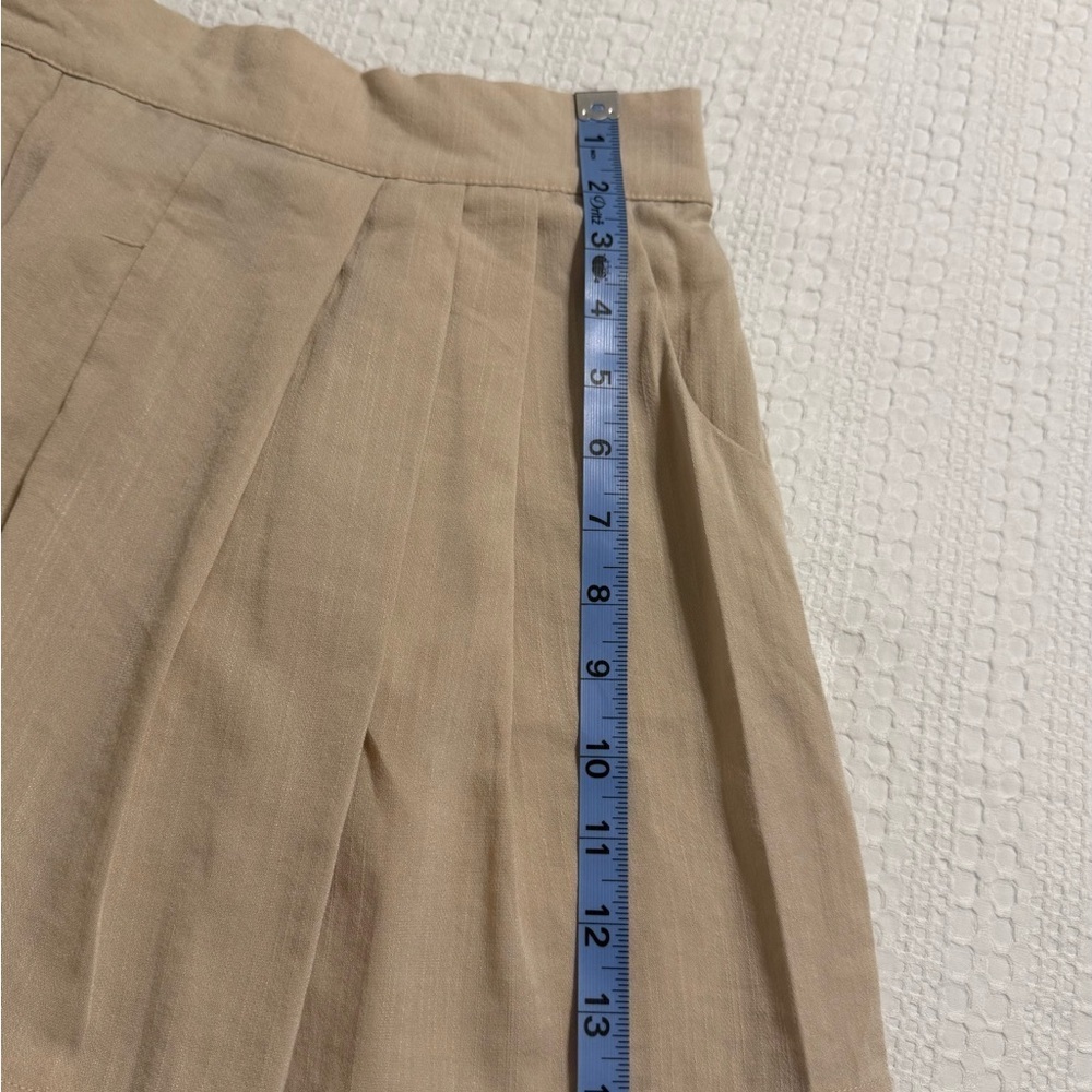 Aqua Tan Pleated Shorts Size M - Picture 6 of 10